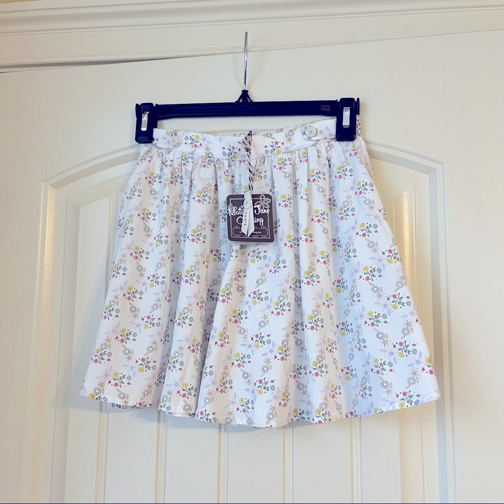 NWT Matilda Jane Flouncy Floral shorts (size 10)